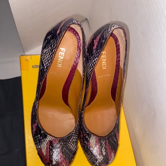 Fendi - Picture 1 of 6